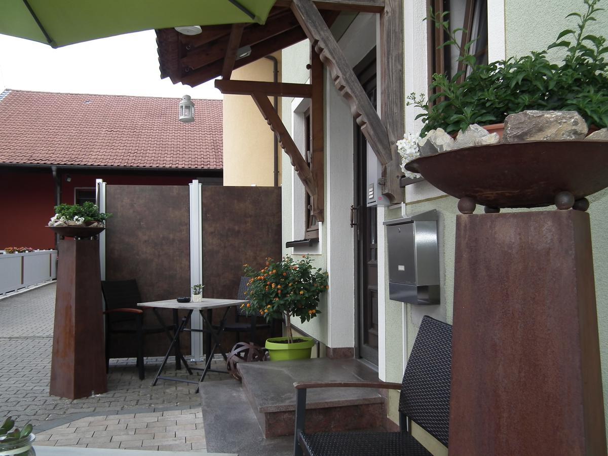 Gaestehof - Weinbau Saeger Nordheim am Main ภายนอก รูปภาพ